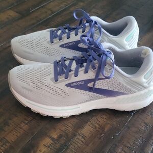 Brooks Gray Sneakers for Athletic Performance